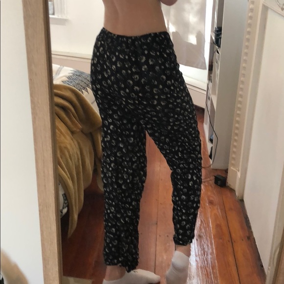 Forever 21 Floral highwaisted lightweight pants - Picture 2 of 4